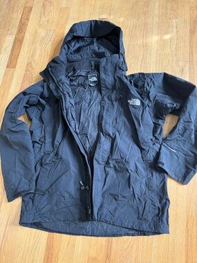 The North Face Black detachable Hooded Raincoat Windbreaker for Men with